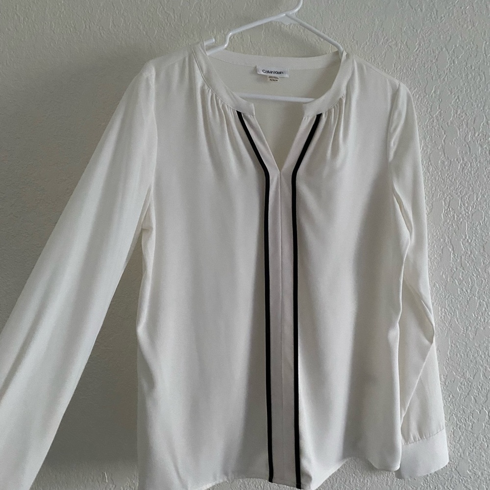 Calvin Klein Women's White Blouse (Size Medium)